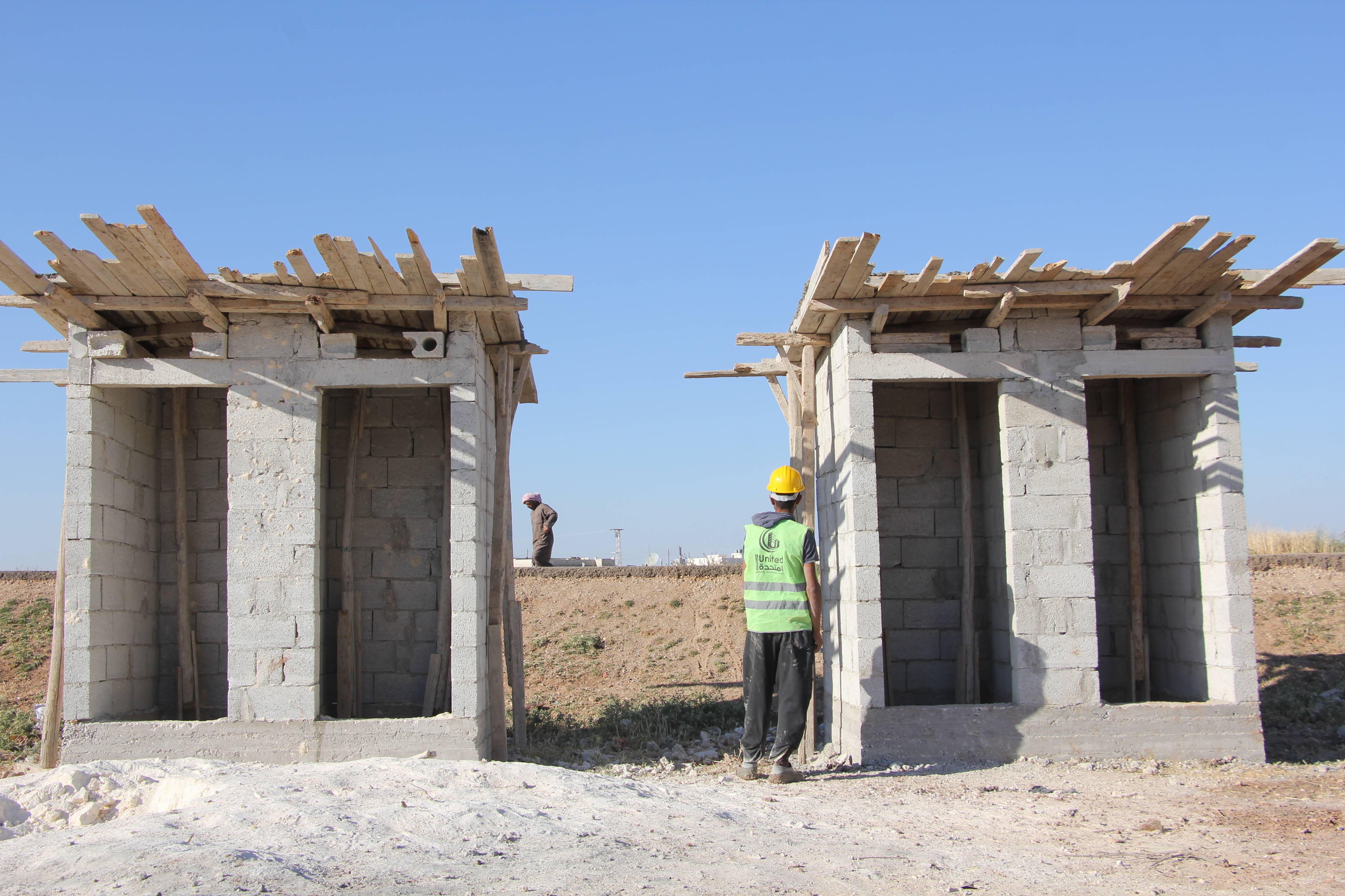 البدء بمشروع إنشاء 80 كتلة حمامات في عدة مخيمات شمال حلب